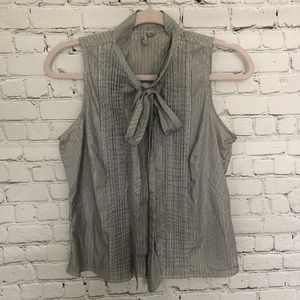 Trendy menswear sleeveless blouse